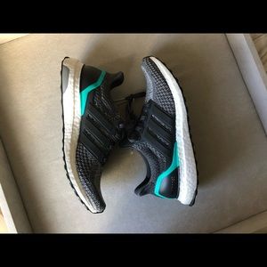 BNIB Authentic Adidas UltraBOOST m size 7.5 MENS